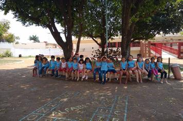 Alunos da rede municipal realizam passeio ao teatro