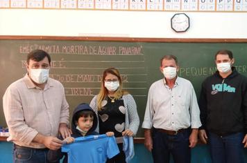 Entrega dos uniformes escolares para todos os alunos da rede municipal